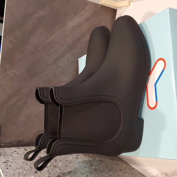 Jeffery Campbell PLAY Forecast Chelsea Boots. - Picture 3 of 11